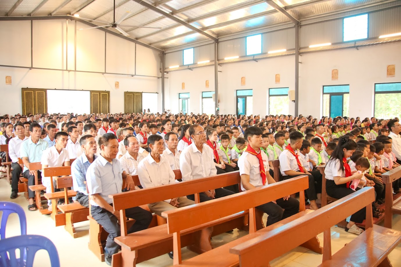 Ở lại đọc Kinh Cám Ơn sau Thánh lễ có bắt buộc không?